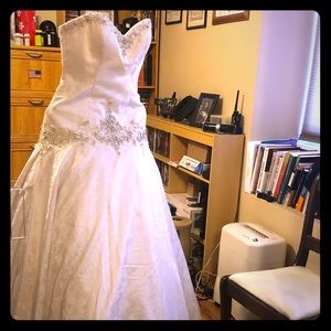 Gorgeous wedding dress!